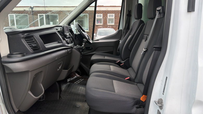 Ford Transit 350 L4 Diesel Fwd 2.0 EcoBlue 130ps Leader Luton Van